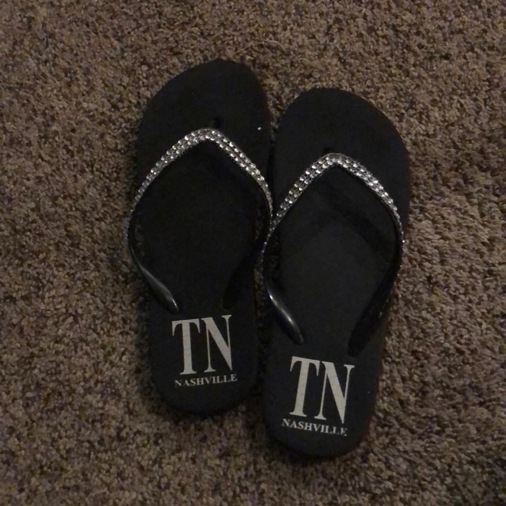 Women’s black flip flops